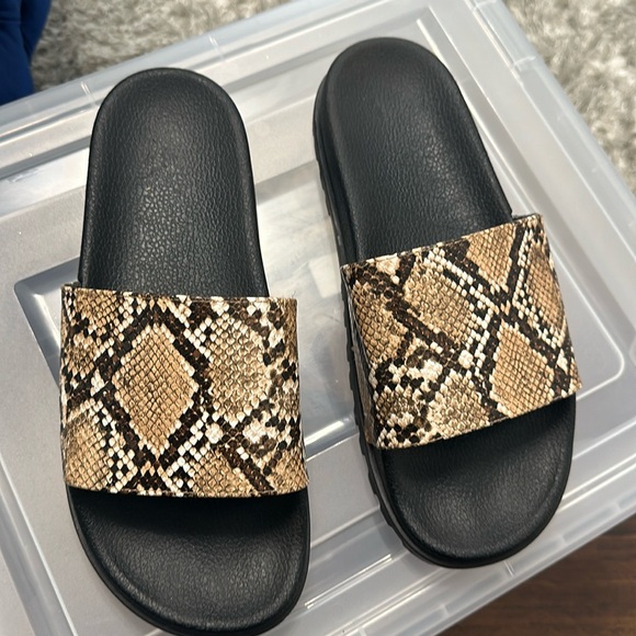 Snake skin print chunky slides worn twice - Picture 1 of 4